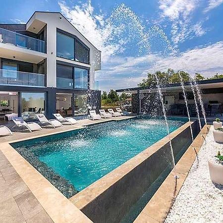 Seaview Apartment Funtana Luaran gambar
