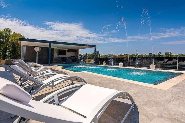 Seaview Apartment Funtana Luaran gambar
